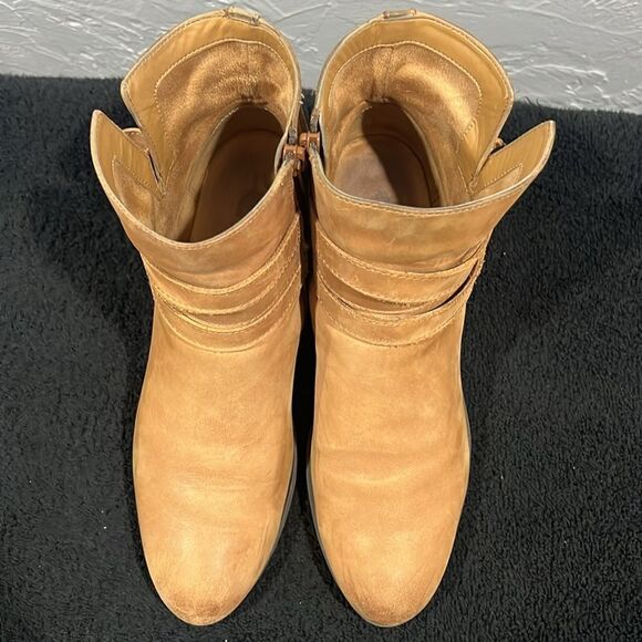 🔥 CLARKS Womens Tan Leather Double Buckle Side Zip Ankle Booties Sz 9.5M - Picture 5 of 16